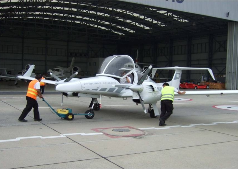 Moving a plane into the AAS Hangar @ Don Muang International Airport